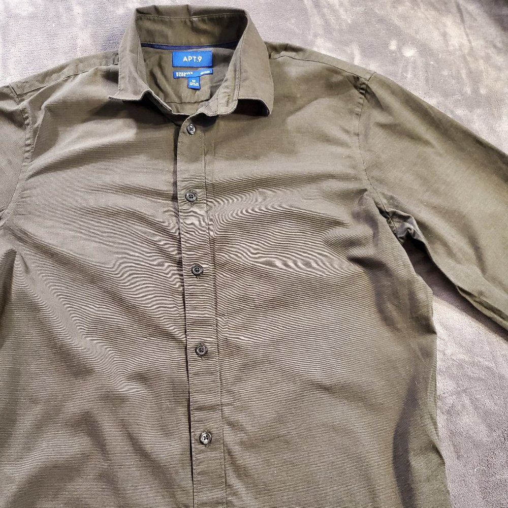 Men’s Apt. 9 Button Down Dress Shirt.